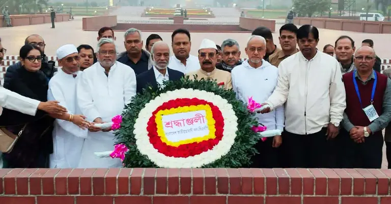 মঈন খানের নেতৃত্বে জাতীয় স্মৃতিসৌধে বিএনপির শ্রদ্ধা